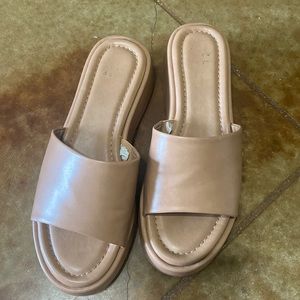 A New Day mule sandal. Sz 8. Like new!!